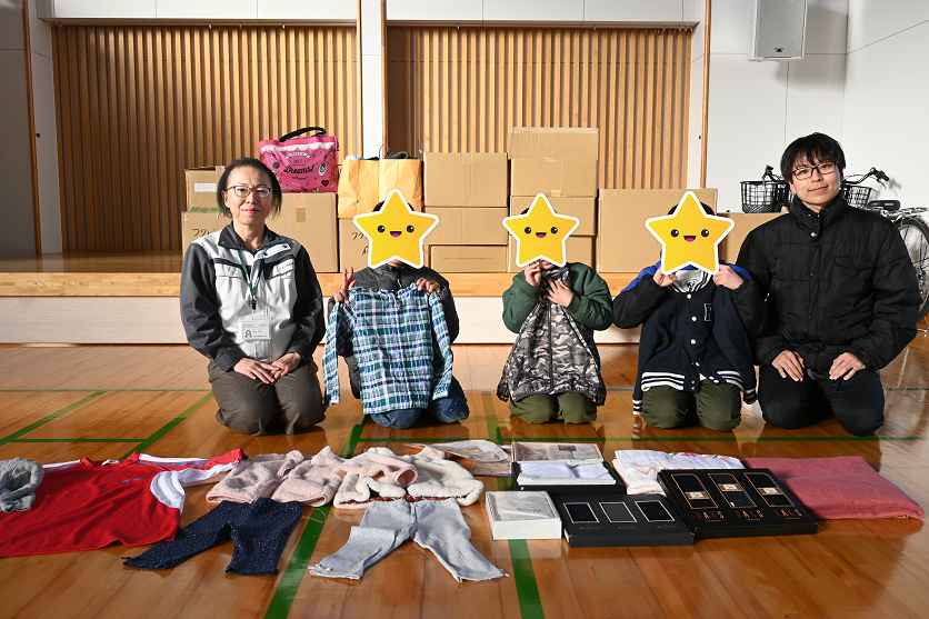 施設の子ども達と職員さん.png